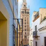 Genteel Giralda *