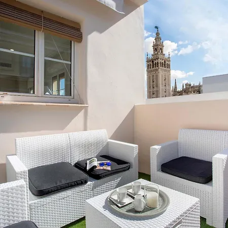 Genteel Giralda *