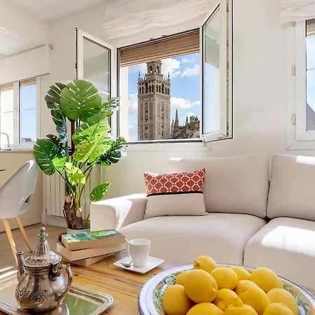 Genteel Giralda Apartment *