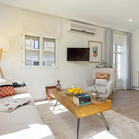 Genteel Giralda Apartment *
